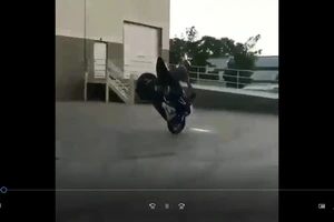 Màn biểu diễn chuyên nghiệp của Kawasaki ZX-10R