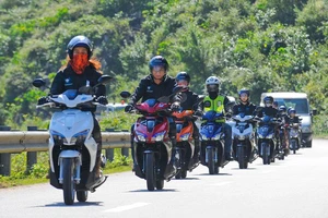 Làm gì để giữ an toàn khi đổ đèo bằng xe máy tay ga?