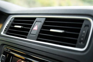 Chăm sóc điều hòa ô tô mùa nóng sao cho đúng cách?