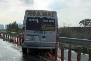 Tài xế xe Hoa Mai đi vào làn hai bánh trên đường dẫn cao tốc