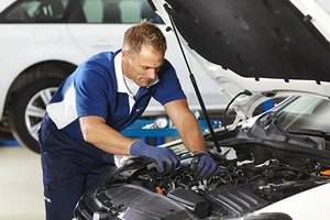 Cách bảo dưỡng ô tô trong mùa mưa