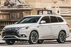 Mitsubishi tiếp tục triệu hồi gần 1.000 xe tại Việt Nam