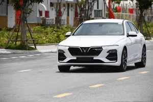 VinFast duy trì ưu đãi về giá cho ô tô Lux và Fadil