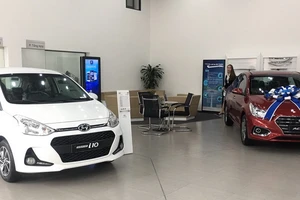 Hyundai SantaFe bất ngờ giảm giá, không còn 'bia kèm lạc'