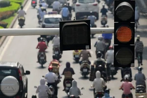 Gặp đèn đỏ, rẽ phải có thể bị tước bằng lái 3 tháng