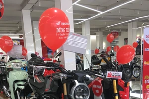 Xe máy Honda SH bất ngờ giảm giá mùa cuối năm