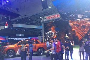 Doanh nghiệp nhập khẩu ô tô có thể lấy giấy phép qua mạng 