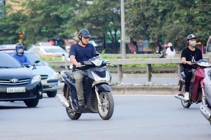 Dùng tai nghe AirPods khi lái xe sẽ bị phạt đến 1 triệu đồng