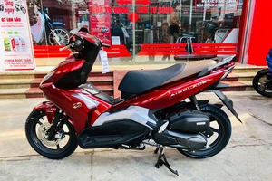 Nam giới nên chọn Honda Air Blade hay Yamaha NVX cho cá tính?