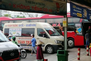 Dừng hoạt động xe hợp đồng, xe du lịch 9 chỗ từ ngày 30-3