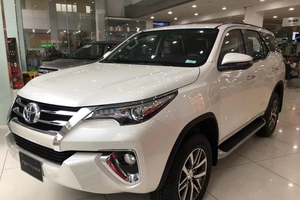 Giá lăn bánh kèm khuyến mãi 100 triệu đồng xe Toyota Fortuner 