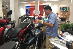 Người Việt giảm mua xe máy trong mùa dịch COVID-19