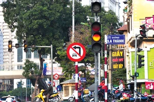 Vượt đèn vàng bị phạt tiền 6 triệu đồng và tước bằng lái xe đến 4 tháng?