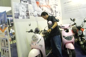 Xe máy điện lên ngôi: Chọn mua xe nào cho phù hợp túi tiền?