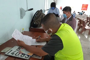 Cà vẹt xe ở ngân hàng, người dân có được đổi biển số màu vàng