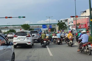 Vượt đèn vàng có bị xử phạt hành chính như vượt đèn đỏ?