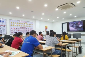 Người điều khiển xe máy dưới 50 cc phải có bằng lái