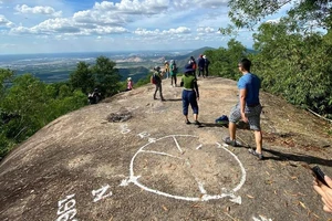 Đỉnh La Bàn là điểm trekking hấp dẫn của cung núi Dinh. Ảnh: TN