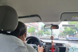 Lái xe về quê ăn Tết: Kinh nghiệm xử lý khi bị kẹt chân ga