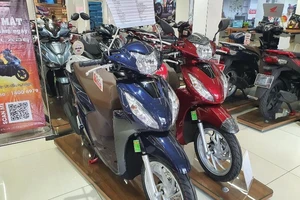 Xe tay ga Honda Vision bất ngờ tăng giá sốc