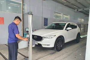 Ô tô được miễn kiểm định vẫn phải nộp phí lập hồ sơ?