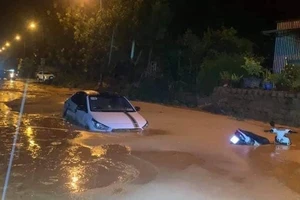 Làm gì để không mất tiền oan khi ô tô lún vào cát đỏ?