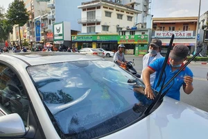 Gắn đồ chơi trên ô tô có bị hãng từ chối bảo hành?