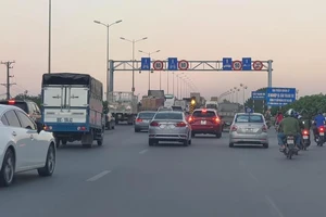 Mỗi tuyến đường thường quy định những tốc độ tối đa cho phép của các loại phương tiện. Ảnh: THY NHUNG