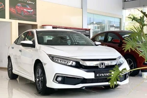 Honda Civic ưu đãi 70 triệu đồng, bạn có chọn?