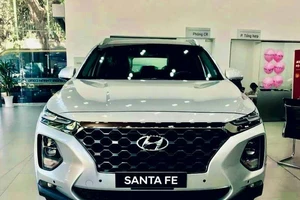 Hyundai SantaFe bất ngờ ưu đãi hơn 140 triệu đồng