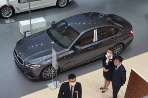 Khó khăn kép, xe nhập về Việt Nam giảm sâu trong tháng 8