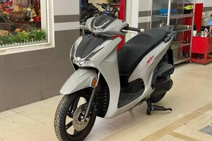 Có nên mua Honda SH 350i đội giá đến 50 triệu đồng?