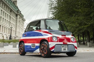 Chiếc xe điện hai chỗ ngồi siêu nhỏ với giá chỉ 187 triệu đồng