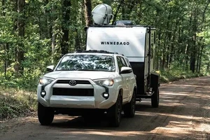 Một chiếc xe kéo du lịch thách thức mọi chuyến cắm trại 