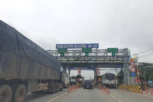 Chưa đóng phí sử dụng đường bộ, chủ xe có bị CSGT xử phạt?