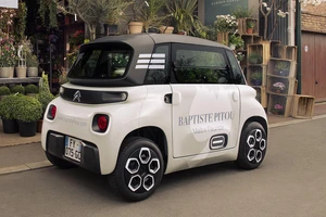 Ô tô điện đô thị nhỏ gọn có giá cạnh tranh với Honda SH