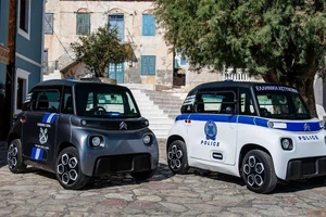 Chiếc xe điện nhỏ gọn dành cho cảnh sát khiến nhiều người ngạc nhiên