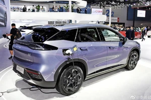 Xuất hiện ô tô điện có pin 'khủng' chạy được số km xa hơn cả Tesla