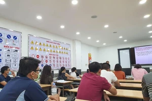 Đề xuất người học lý thuyết lái xe được học từ xa như các cấp học khác