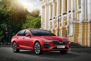 VinFast bất ngờ nâng bảo hành lên 10 năm cho các dòng ô tô chạy xăng 