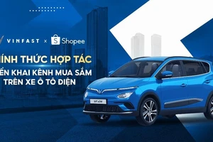 Trải nghiệm mới: 'Lướt' Shopee trên xe điện VinFast VF e34