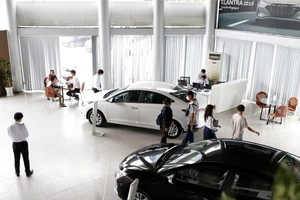 Loạt ô tô tranh nhau ưu đãi đến gần 200 triệu đồng