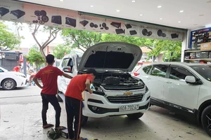 Động cơ xe quá nóng, chủ xe ô tô cần làm ngay điều này để tránh hư hỏng