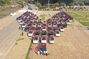 100 xe điện VinFast đã xuất phát chinh phục địa đầu Tổ Quốc