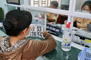 Chùm ảnh: Những người đầu tiên được công an huyện, xã cấp biển số xe