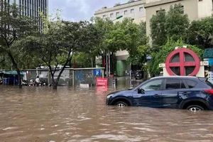 20 hạng mục cần kiểm tra khi ô tô 'lội nước' sau cơn mưa lớn ở Hà Nội