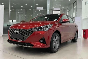 Giá xăng giảm, người đi xe hạng B bỏ ra bao nhiêu tiền để đổ đầy bình?