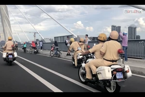 Từ vụ xử phạt người đỗ xe trên cầu Thủ Thiêm 2, người đi xe máy cần biết điều này