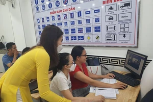 Nhiều thí sinh rớt phần thi mô phỏng trong sát hạch bằng lái xe