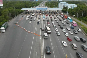 Đề xuất 8 trường hợp phải tạm dừng thu phí sử dụng đường bộ trên cao tốc